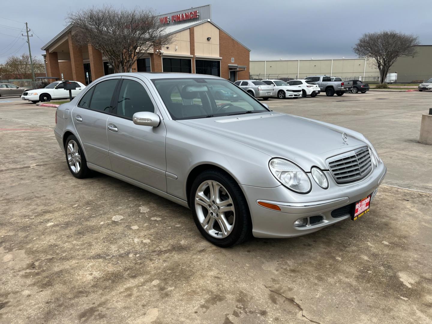 2005 SILVER /black Mercedes-Benz E-Class E500 (WDBUF70J45A) with an 5.0L V8 SOHC 24V engine, Automatic transmission, located at 14700 Tomball Parkway 249, Houston, TX, 77086, (281) 444-2200, 29.928619, -95.504074 - Photo#0